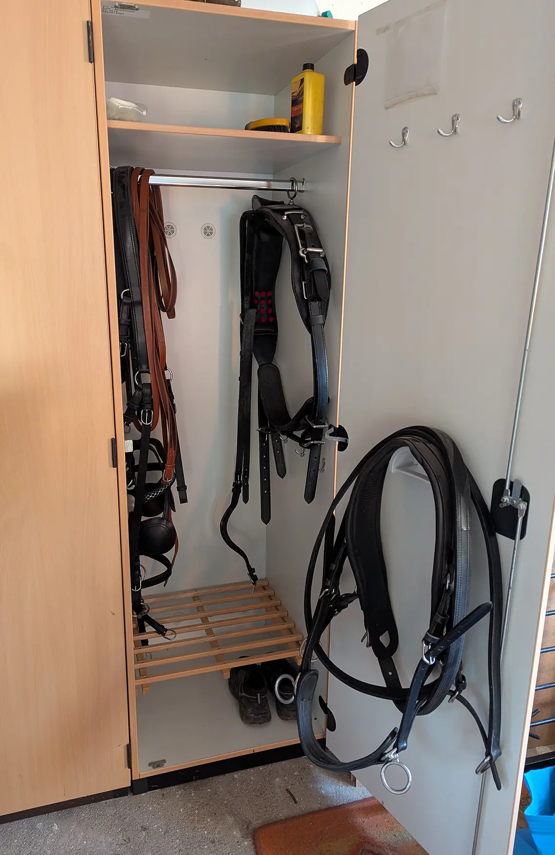 Bundeswehr Spind Rechts Gebraucht - Sattelschrank für Reiter | Buche-Dekor 200×60×60 cm Bild 2